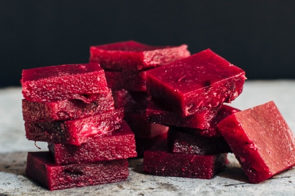 berry gummy squares