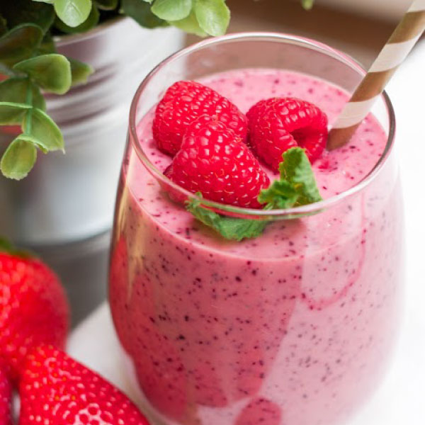 mixed-berry-smoothie-feature