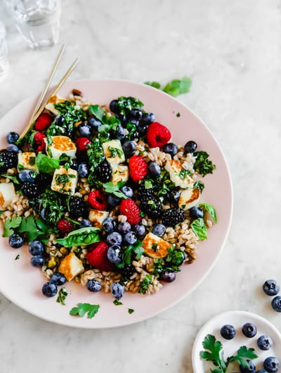 MIXED BERRY SALAD WITH GRILLED HALLOUMI CHEESE AND FRESH BASIL-CILANTRO VINAIGRETTE