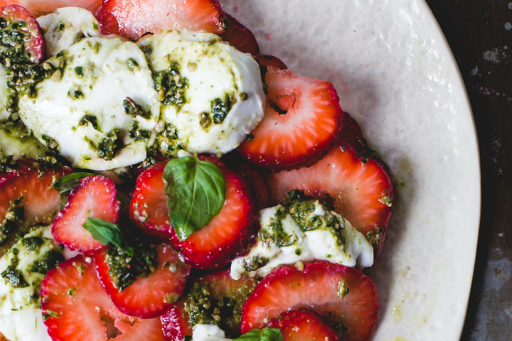 strawberry caprese salad with pesto