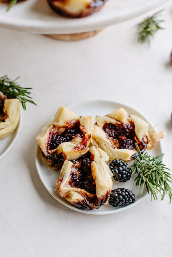 Blackberry & Brie Puff Pastry Bites-7