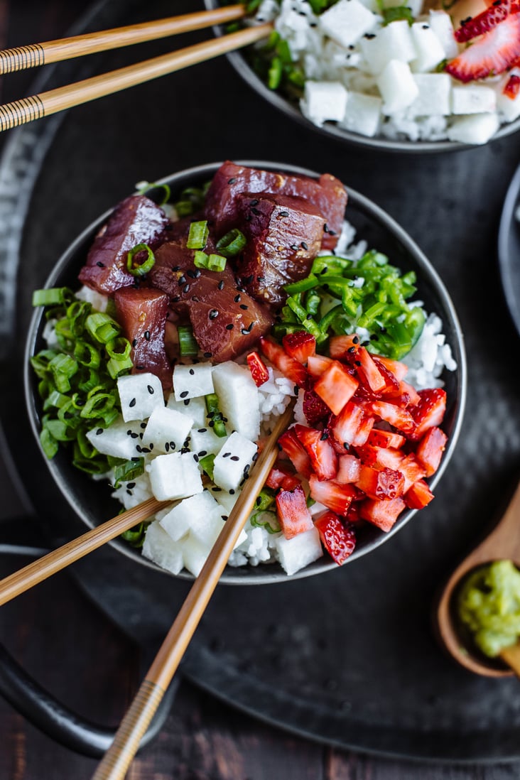 tuna poke bowl with tuna