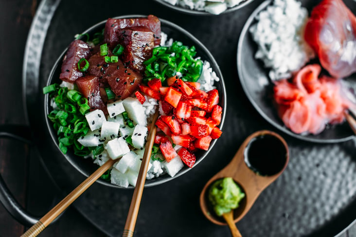 tuna poke bowl with strawberries