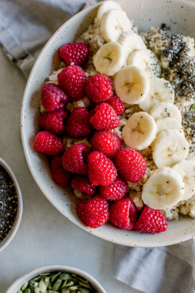 oatmeal topped with raspberries and bananas