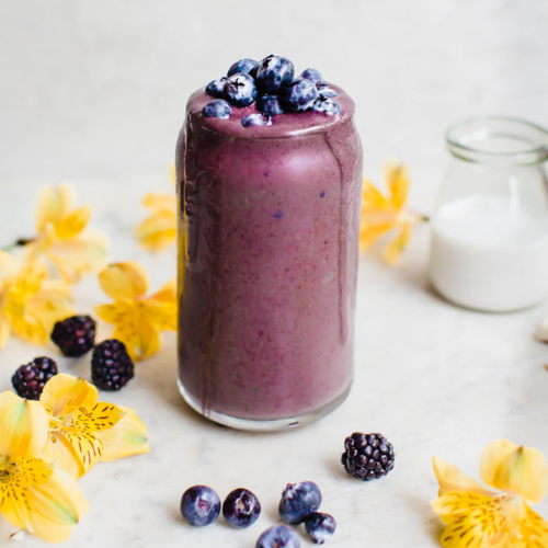 blueberry and blackberry smoothie with flowers
