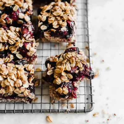 oatmeal and blueberry bars that are crumbly