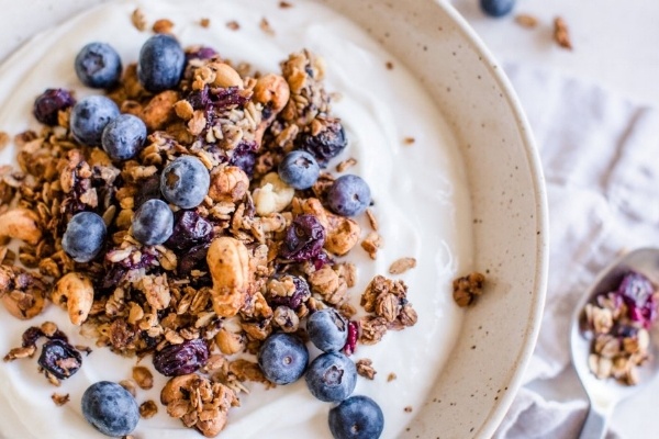 blueberry cashew granola