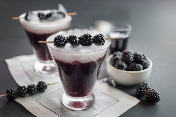 blackberry cocktail with dry ice