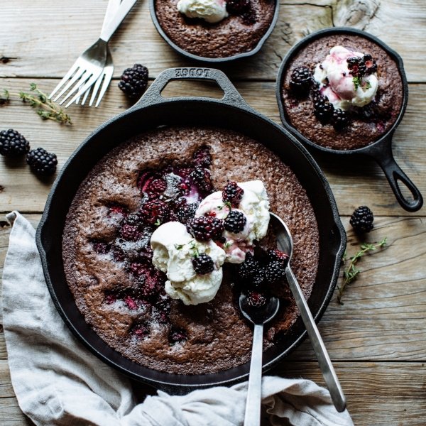 dark-chocolate-blackberry-skillet-brownie