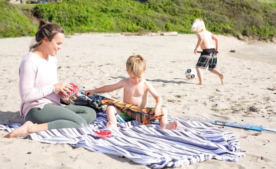 pic-family-at-the-beach