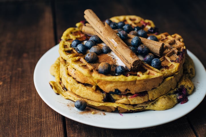 pumpkin spice blueberry pancakes-10.jpg