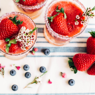 Healthy Strawberry Mocktail Spritzer {Strawberry Limeade}